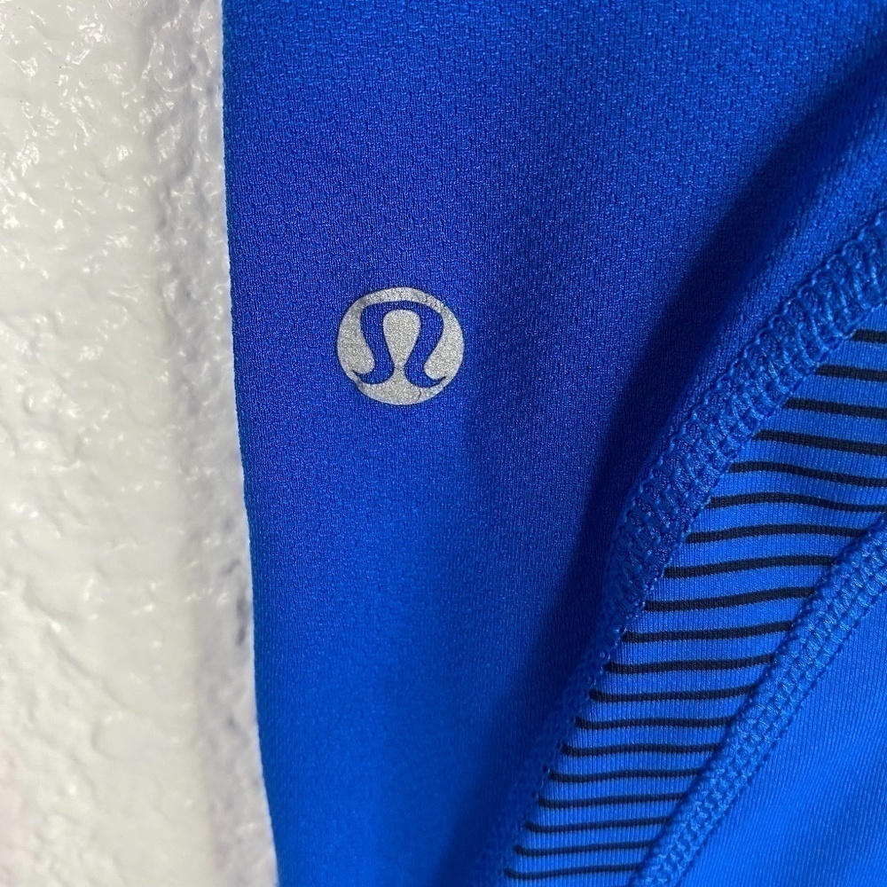 Lululemon Inspire Crop SZ 6 - Picture 4 of 5